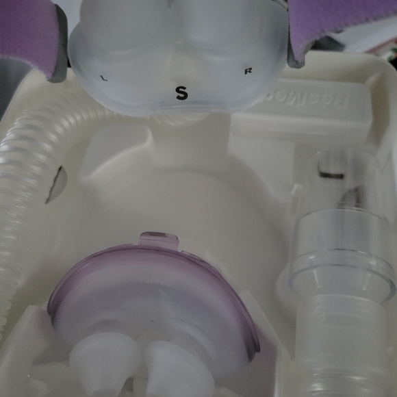 ResMed AirFit P10 Nasal Pillows - Picture 4 of 7